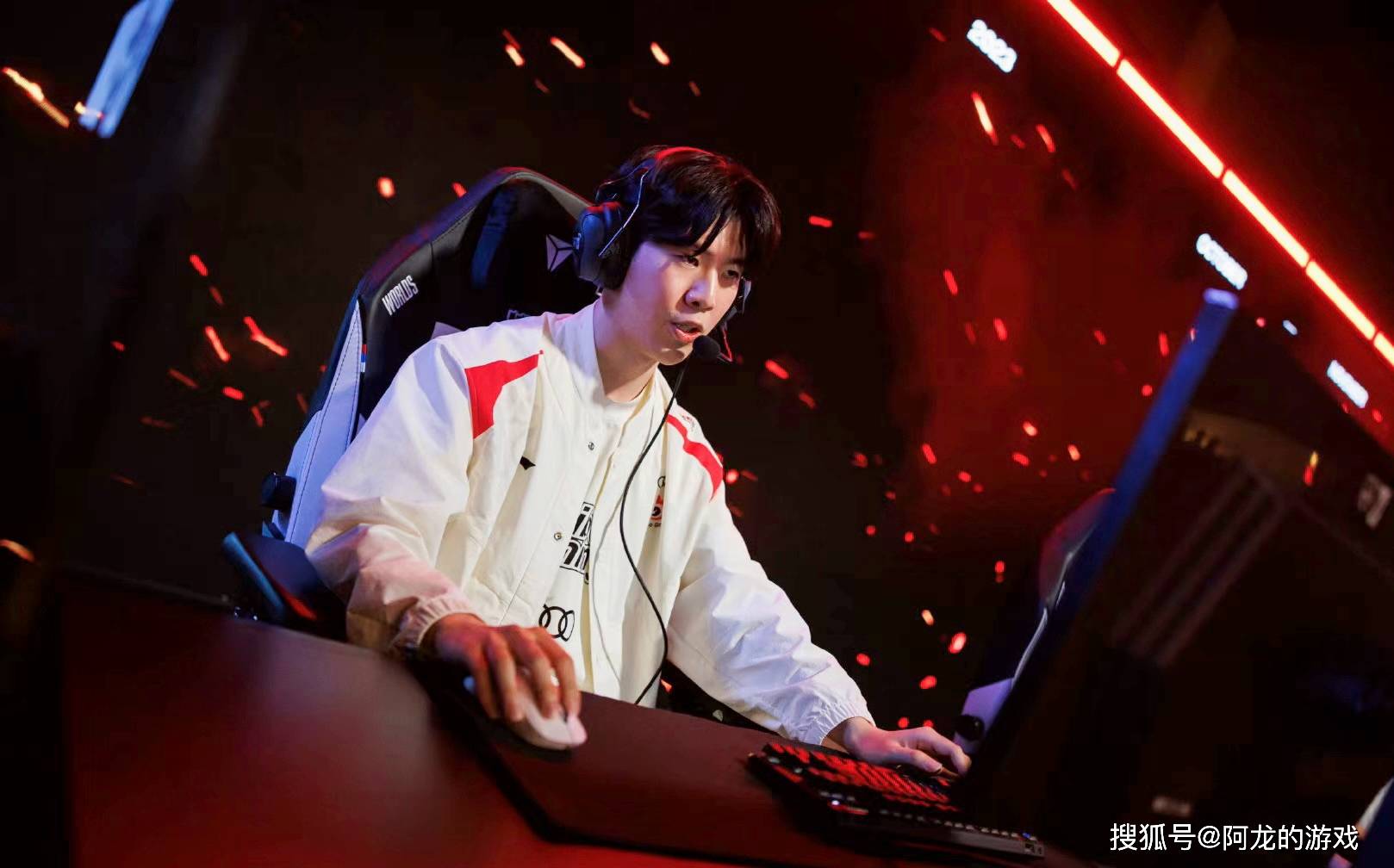 包含DK碾压MAD,Xiaohu绝境逆转的词条 包含DK碾压MAD,Xiaohu绝境逆转的词条