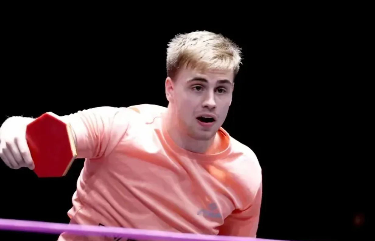 法国乒乓球队鏖战瑞典乒乓球队，波尔绝境逆转