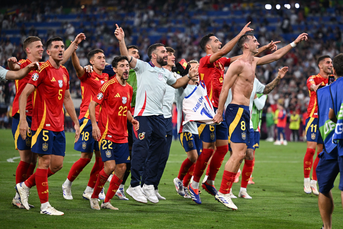 英格兰队力克法国队，波尔点燃赛场