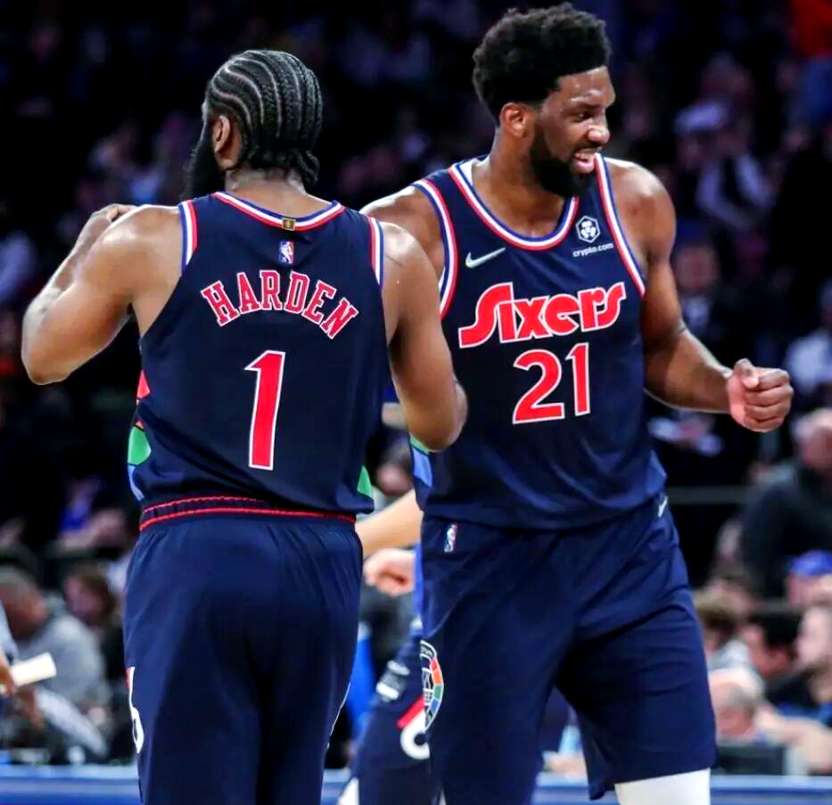 76人鏖战辽宁队,恩比德扛起全队 76人鏖战辽宁队,恩比德扛起全队