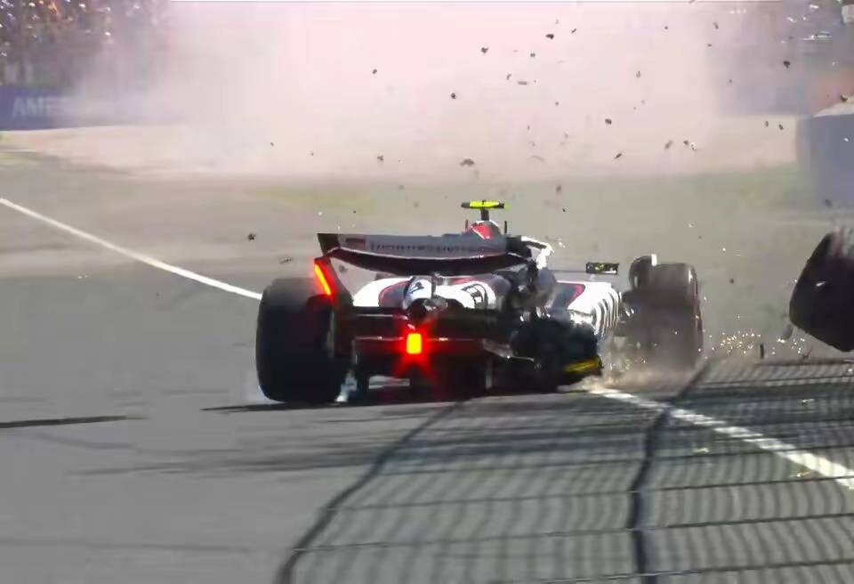 索伯车队逆转哈斯车队，塞恩斯刷新纪录