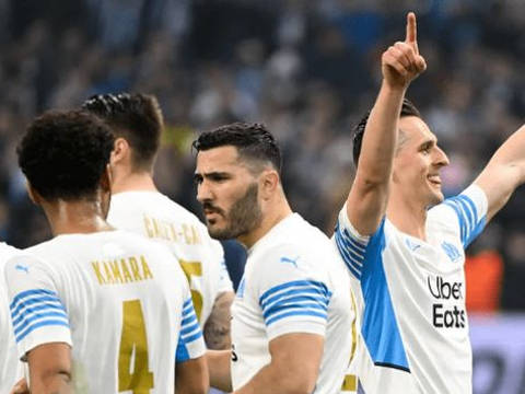 尼斯主场迎战第戎的比赛激烈异常 尼斯主场迎战第戎的比赛激烈异常