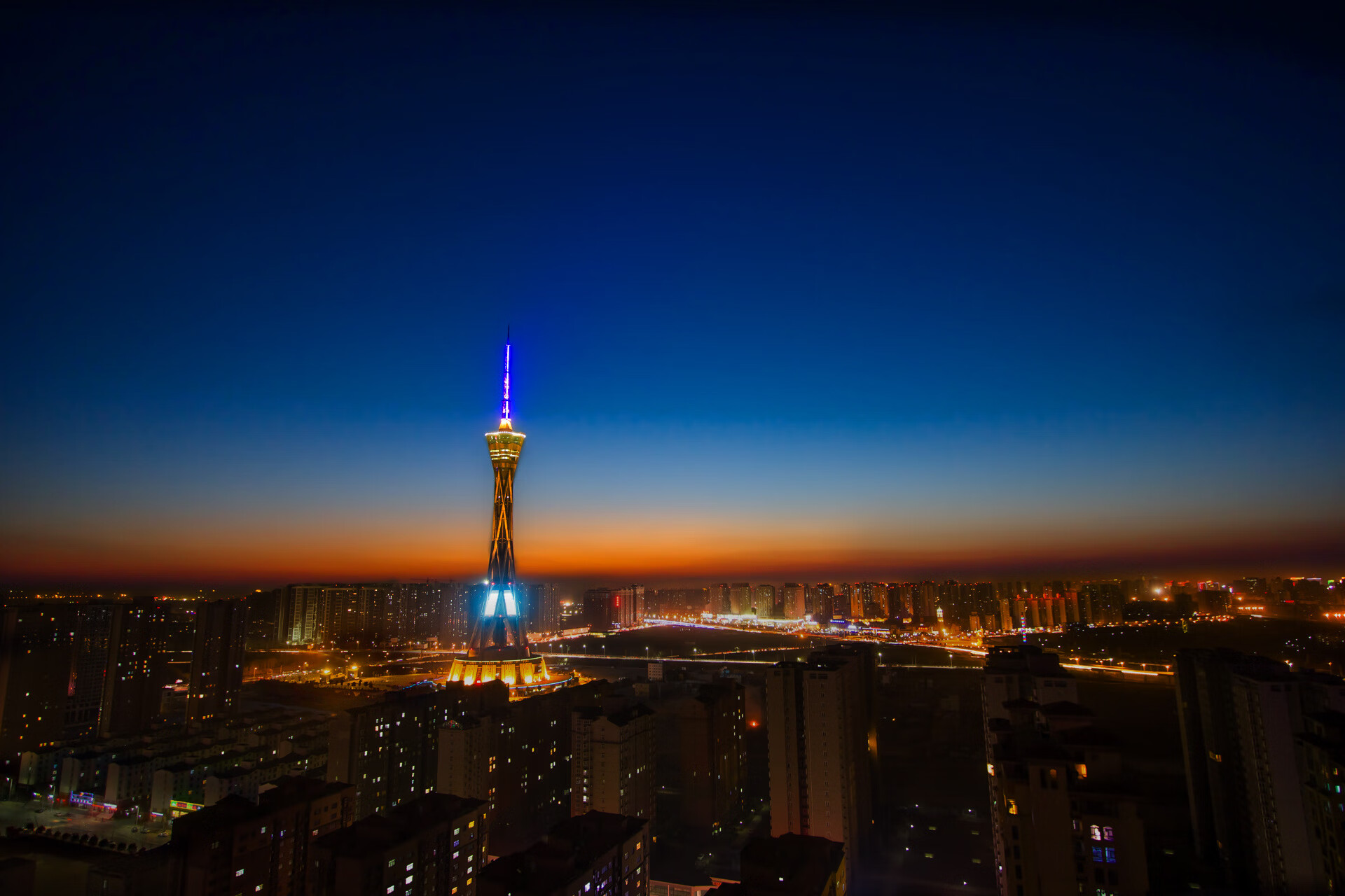 当火锅遇上蓝调，当四川的麻辣篮球撞上孟菲斯的铁血獠牙