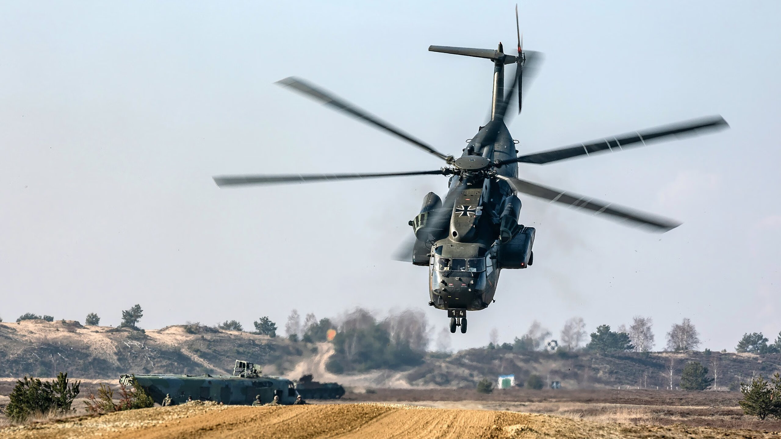 平行宇宙的哨声，当曼联在几内亚爆冷，范戴克于NBA季后赛接管比赛