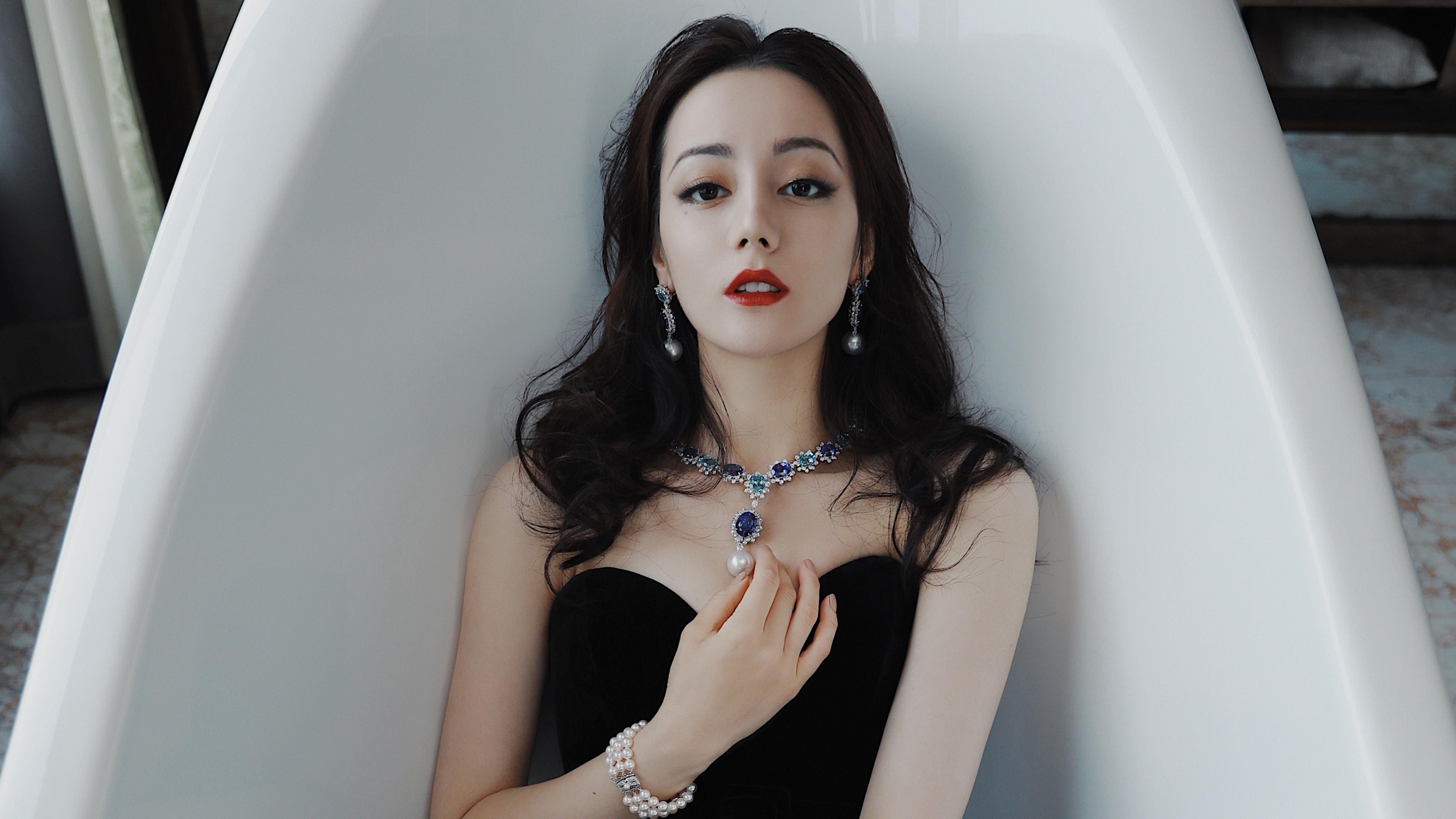 足球世界里两种英雄主义,破云之日的炫目与长夜将尽的绝唱