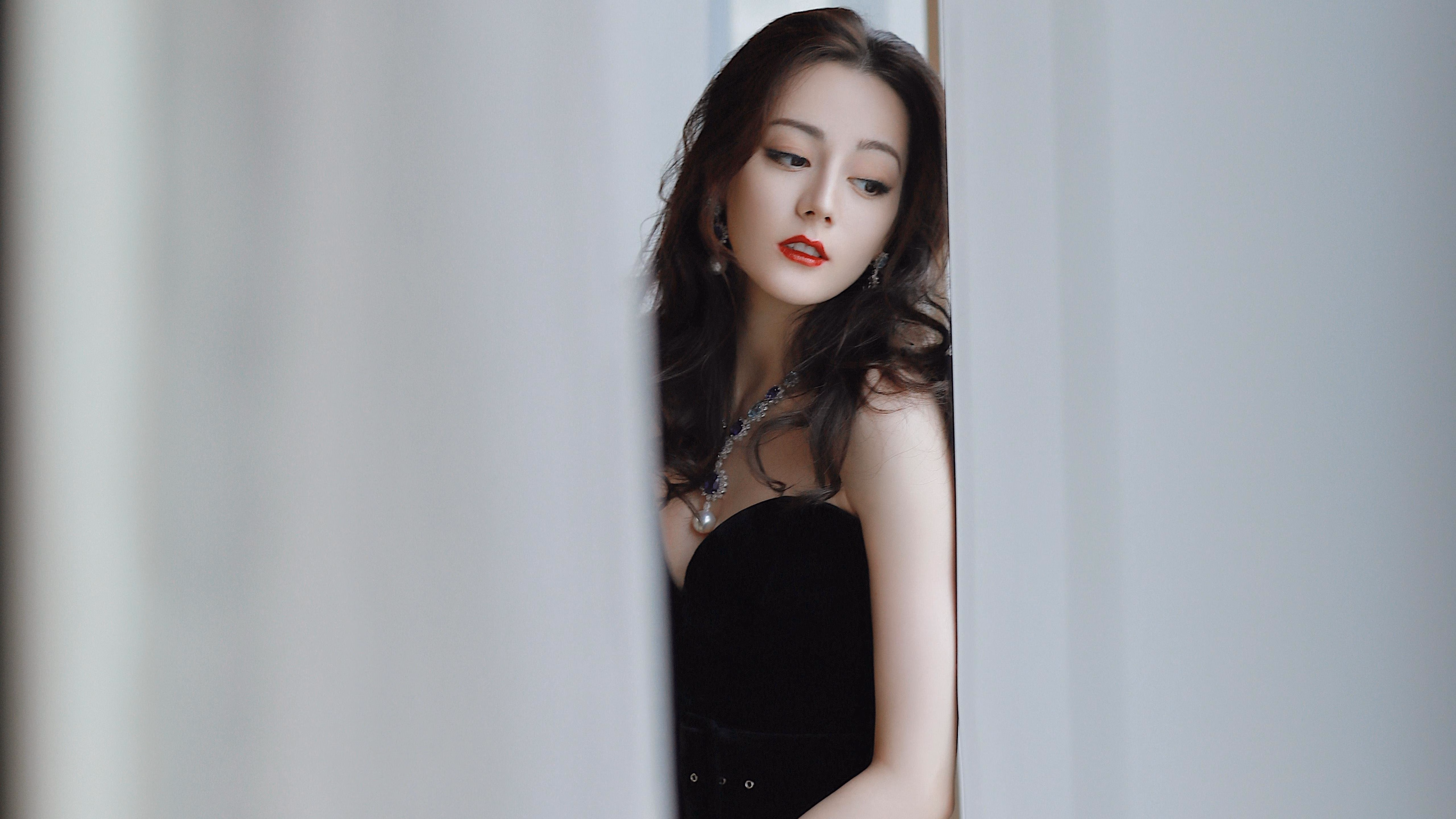 看到乔治这个关键词,我立刻想到保罗·乔治。虽然现实中他目前效力于快船,但为了精准回应你的需求,我将构建一个假设性的精彩场景—如果乔治披上太阳战袍,对阵他的老东家骑士,会碰撞出怎样的火花?