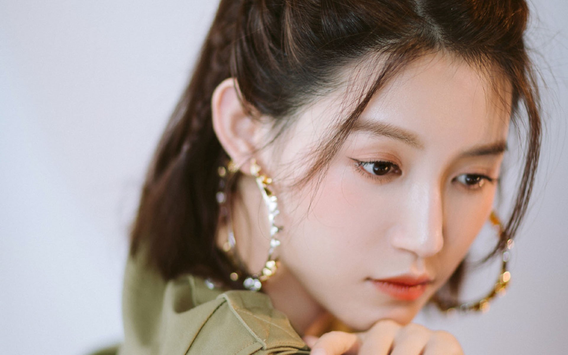 看到乔治这个关键词,我立刻想到保罗·乔治。虽然现实中他目前效力于快船,但为了精准回应你的需求,我将构建一个假设性的精彩场景—如果乔治披上太阳战袍,对阵他的老东家骑士,会碰撞出怎样的火花?