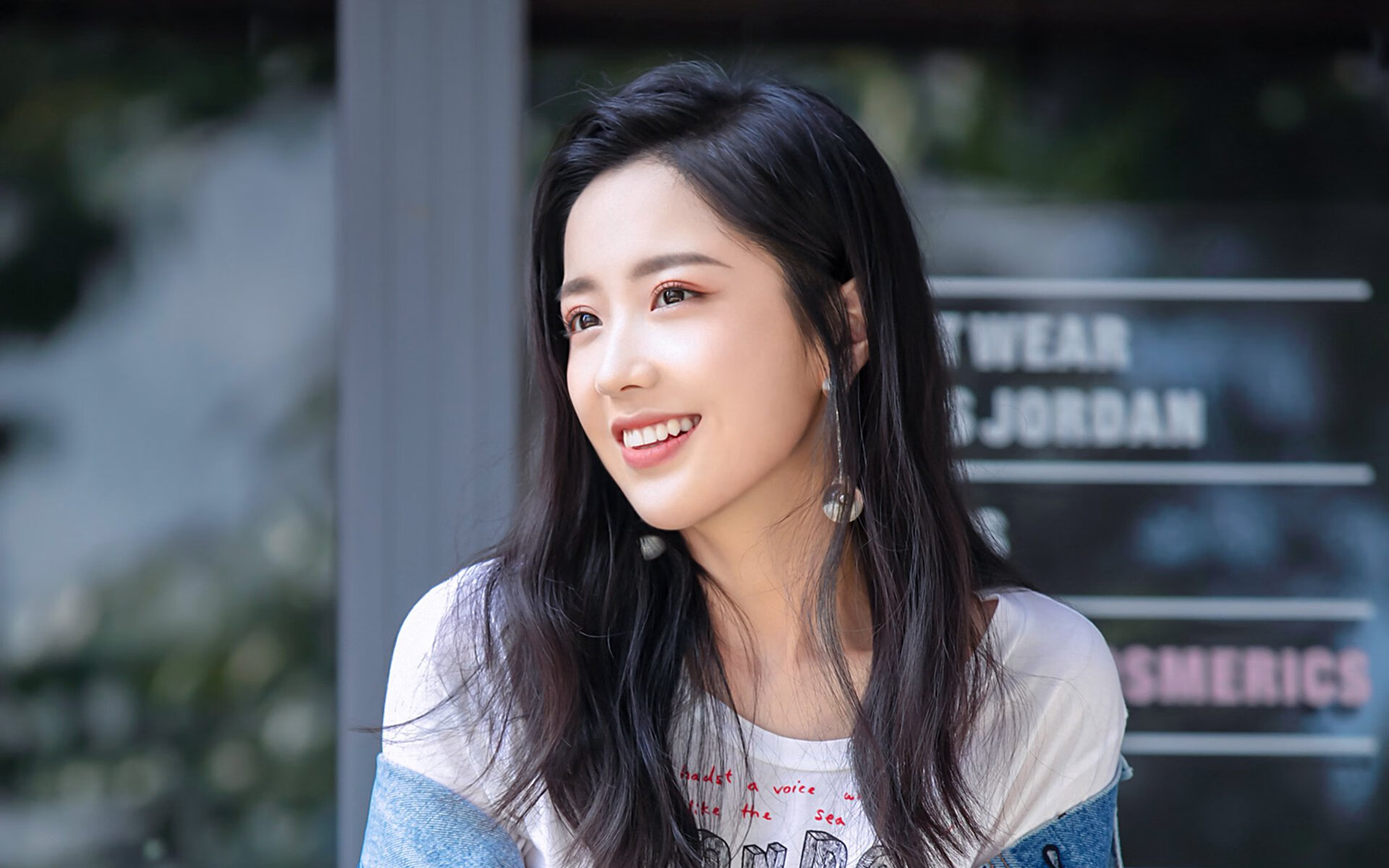 亚平宁引擎轰鸣，那不勒斯在皮斯胡安球场的街道赛胜利